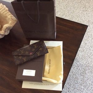 Louis Vuitton Josephine fuchsia wallet